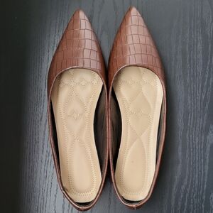Brown Crocodile Pattern Women's US 13 Flats